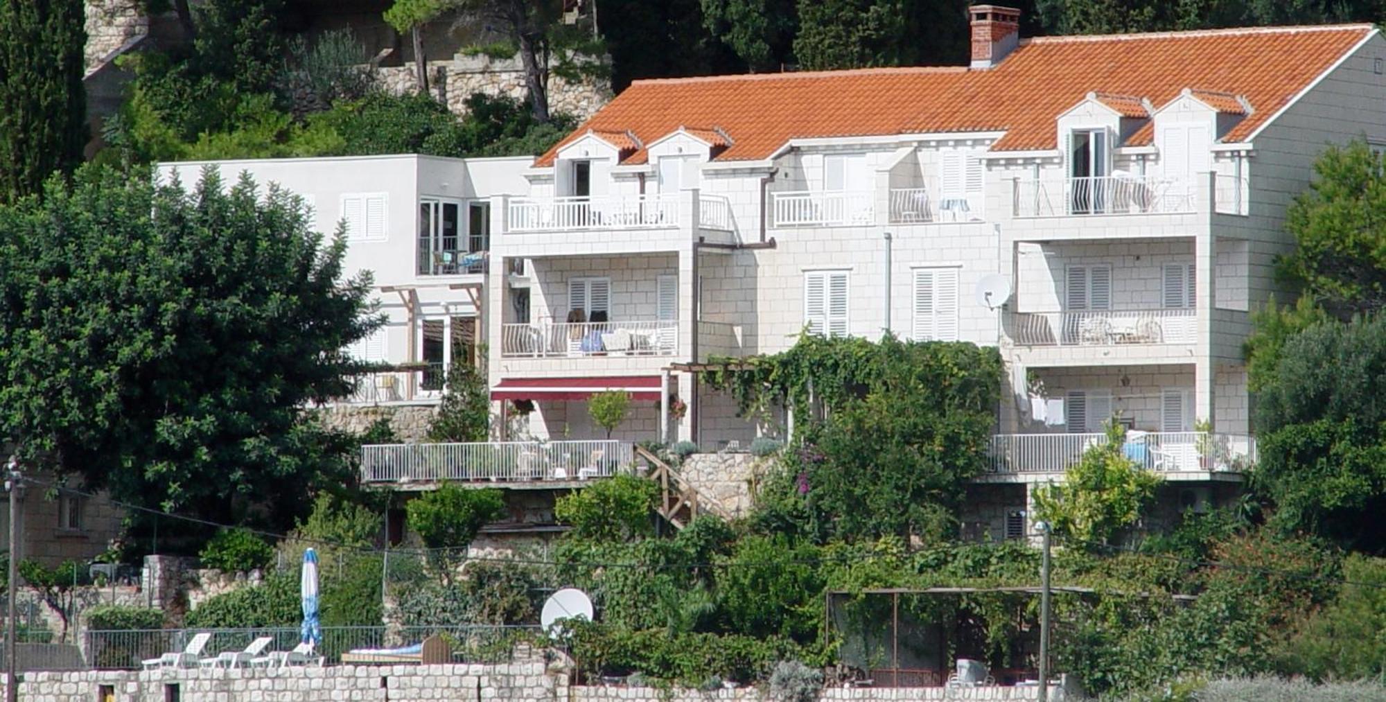 Front Apartment *
